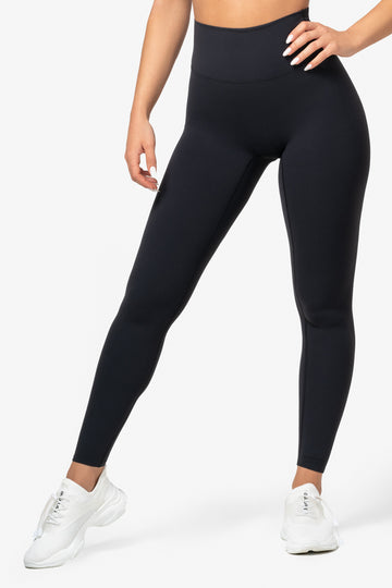 Activewear clothes, shoes, jeans, loungewear | All women's clothing – Famme