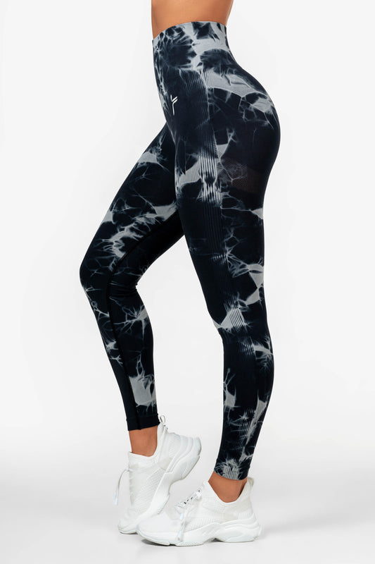 Our camo scrunch leggings are a new favorite! 💕 Scrunch design in the back  makes your booty pop, and the v-cut front accentuates your