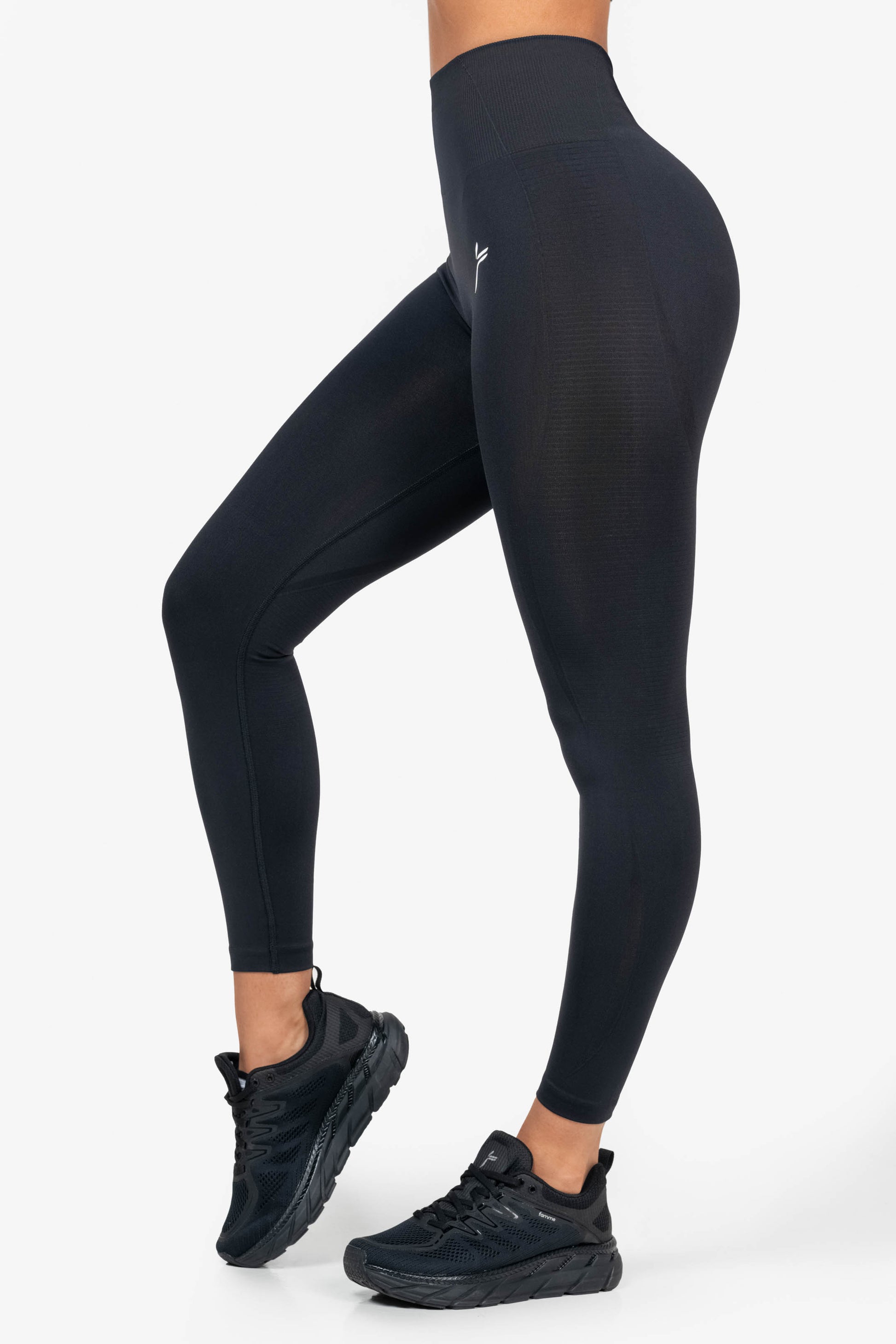 https://fammesportswear.com/cdn/shop/products/Vortex-tights2-black-3.jpg?v=1677750298&width=1946
